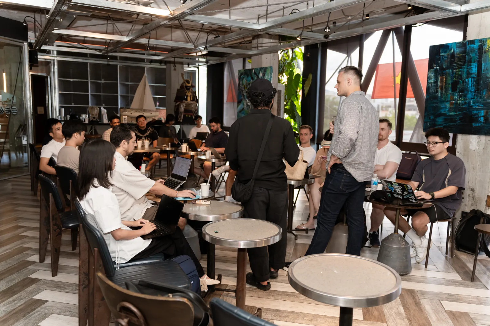 Joe Bellissimo speaking to the Cafe Cursor Da Nang crowd